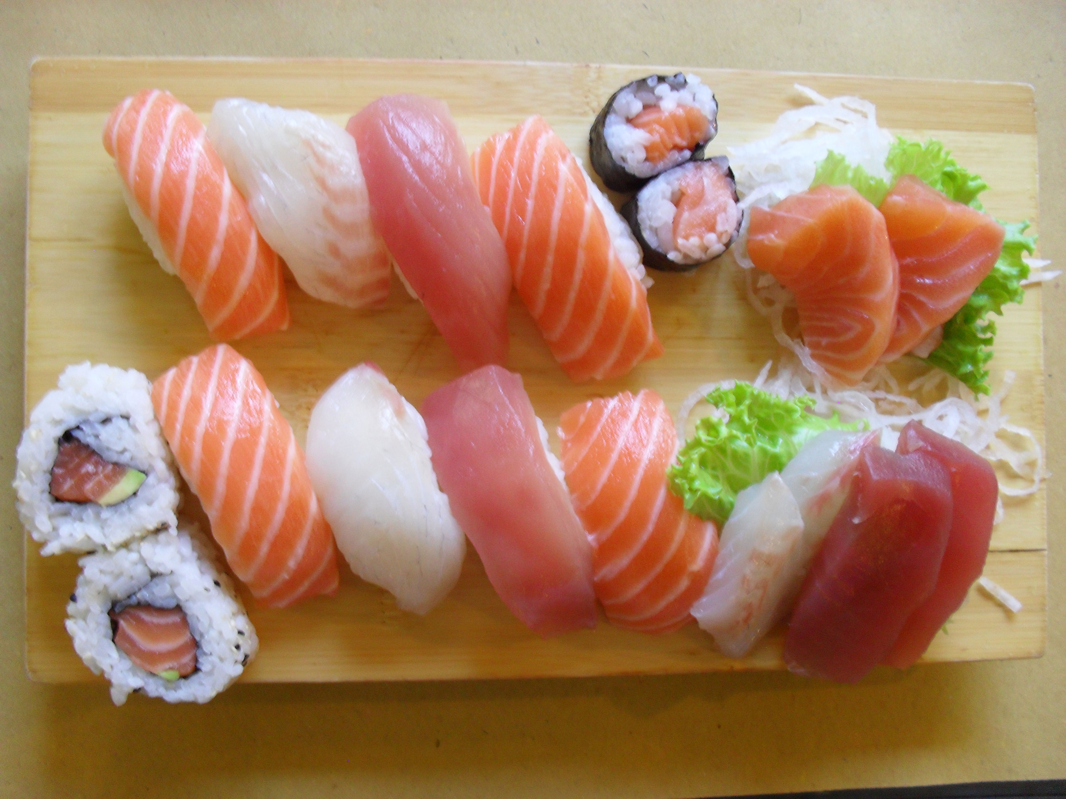 SUSHI SASHIMI 684