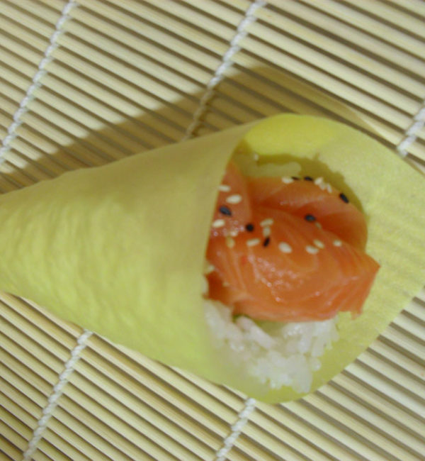 TEMAKI SALMONE e AVOCADO NORI di SOIA