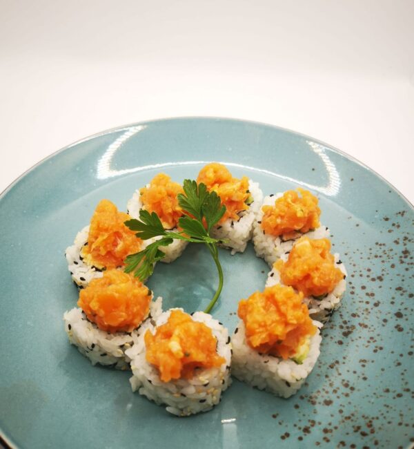 URAMAKI SPICY SALMON